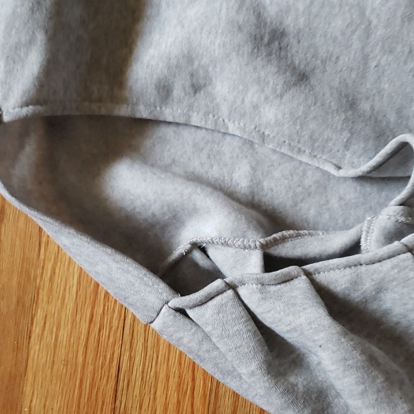 Lovely cold shoulder modern hooded w/ front NWOT peek a boo shoulders grey XL - Picture 6 of 9